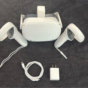 Quest 2 White VR Headset with Controllers